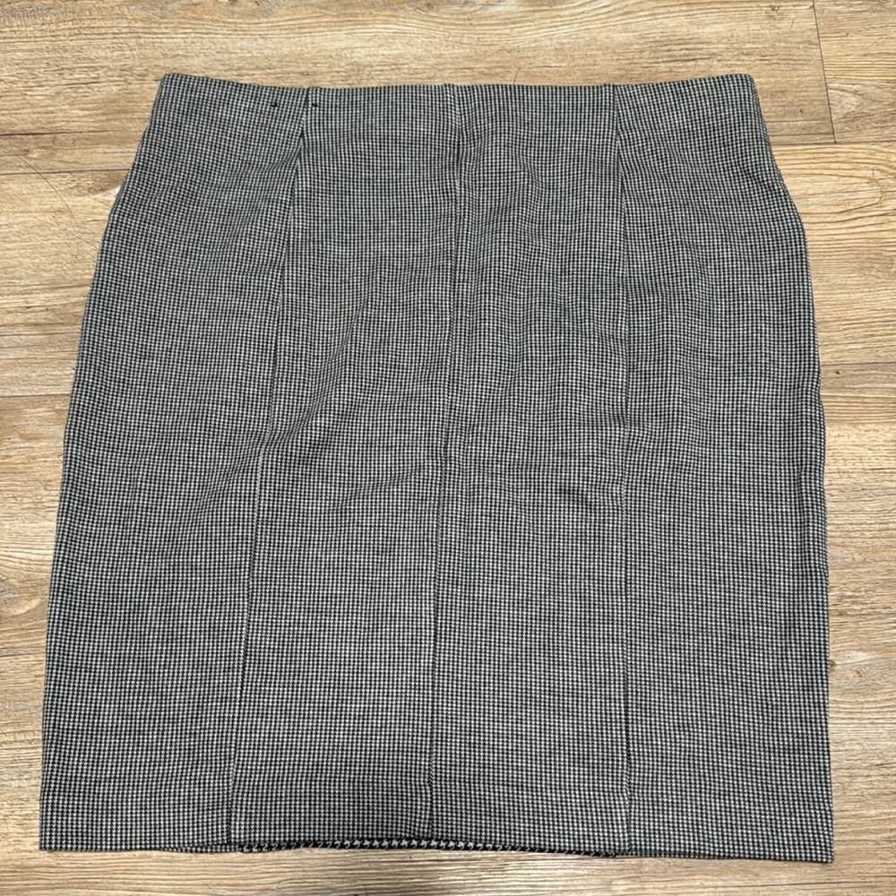 Black and white midi skirt, good stretch - Picture 4 of 4
